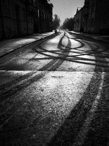 Hjulspår i snö