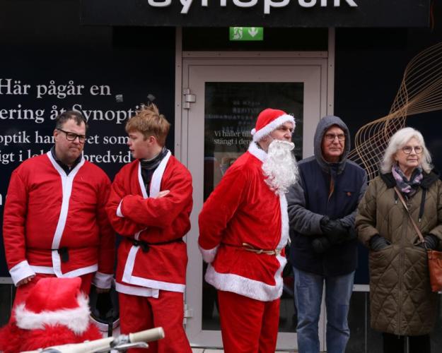 Tomtar på moped i Västerås